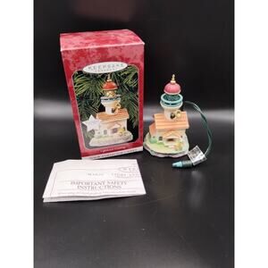 Hallmark Christmas Ornament Lighthouse Greetings Vintage 1998 Flashing Light 2nd